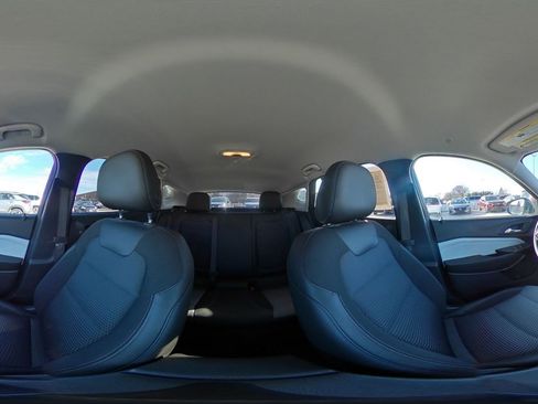 Used 2025 Chevrolet Trax LT image 42