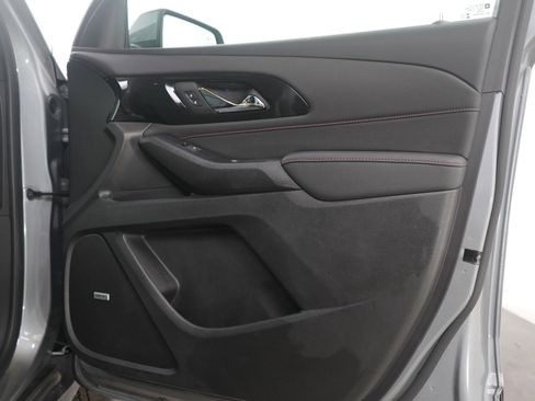 Used 2024 Chevrolet Traverse RS image 9
