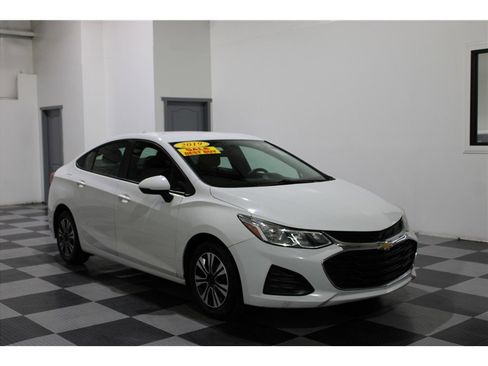 Used 2019 Chevrolet Cruze Sedan image 3
