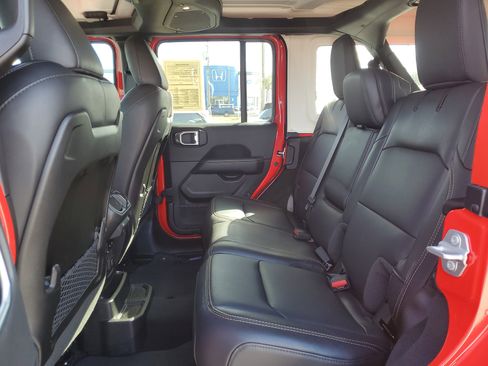 Used 2024 Jeep Wrangler Sahara image 15