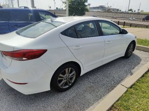 Used 2017 Hyundai Elantra SE FWD image 11