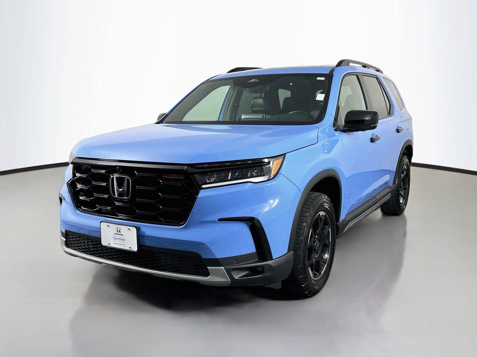 Certified 2025 Honda Pilot TrailSport image 4
