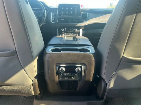 Used 2021 GMC Yukon XL SLT w/ Rear Media and Nav Package AWD/4WD image 34