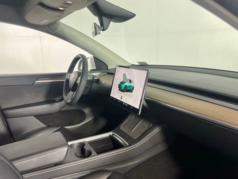 Used 2024 Tesla Model Y Long Range image 31