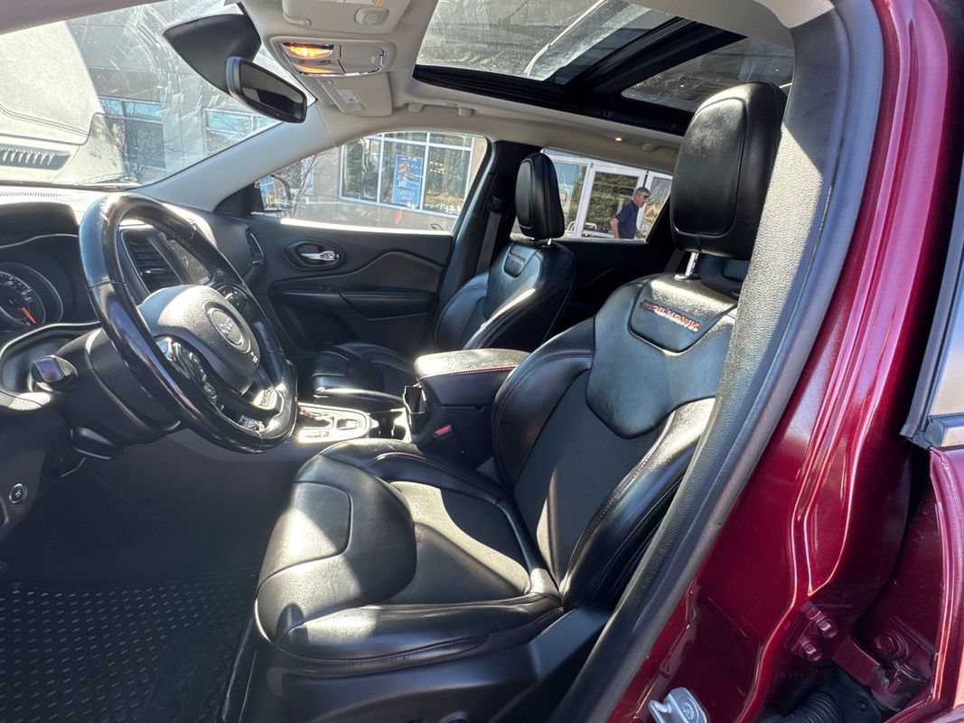 Used 2020 Jeep Cherokee Trailhawk w/ Comfort/Convenience Group AWD/4WD image 24