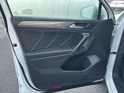 Used 2023 Volkswagen Tiguan SE image 14