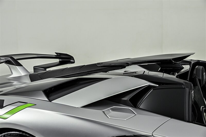 Used 2020 Lamborghini Aventador SVJ AWD/4WD image 35