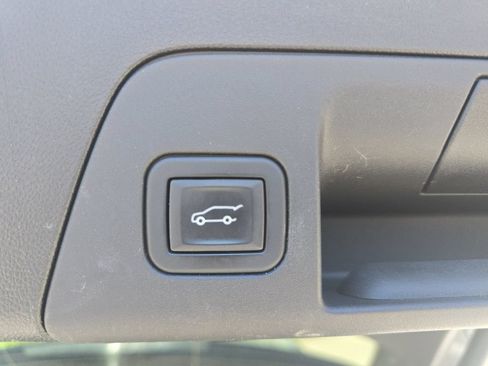 Used 2023 Buick Envision Essence FWD image 17