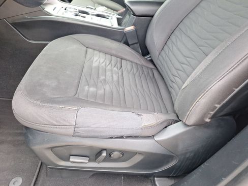 Used 2020 Ford Explorer XLT w/ Comfort Package RWD image 16