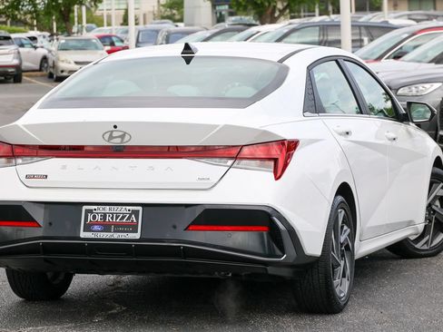 Used 2024 Hyundai Elantra Limited FWD image 20
