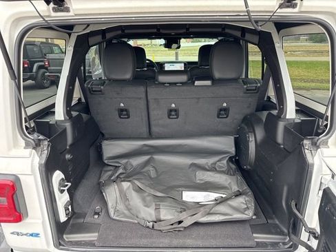 Used 2025 Jeep Wrangler Unlimited Rubicon 4xe image 5