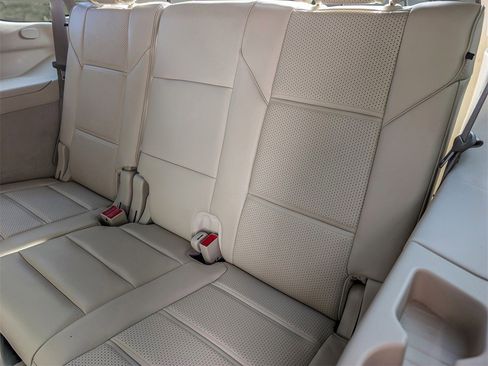 Certified 2022 Cadillac Escalade Premium Luxury Platinum image 16