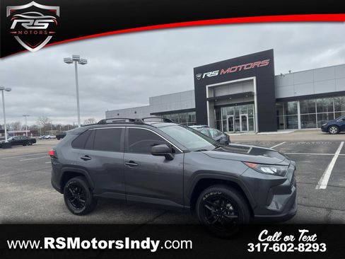 Used 2020 Toyota RAV4 LE image 1