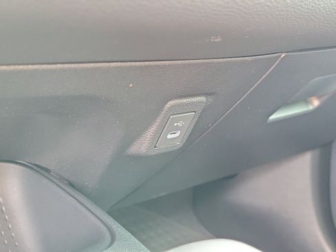 Used 2025 Toyota Corolla LE image 30