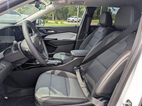 New 2026 Chevrolet Trax LT w/ Sunroof Package FWD image 13