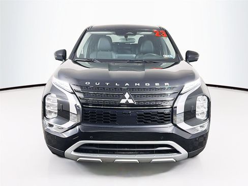 Used 2023 Mitsubishi Outlander SE AWD/4WD image 2