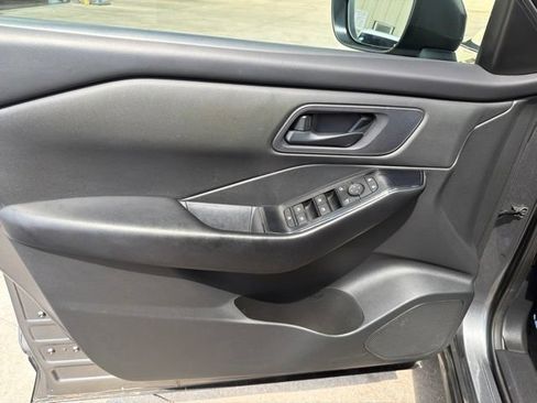 Used 2024 Nissan Rogue S AWD/4WD image 16