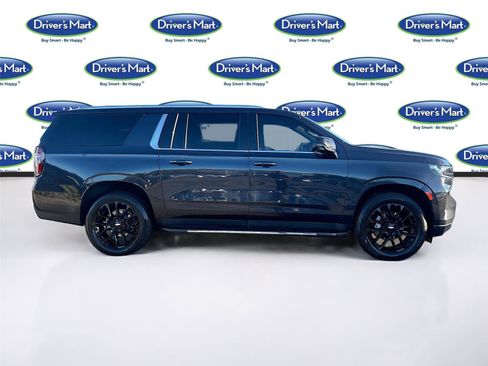 Used 2023 Chevrolet Suburban LT w/ Luxury Package image 8