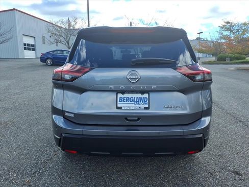 Used 2024 Nissan Rogue SV image 14