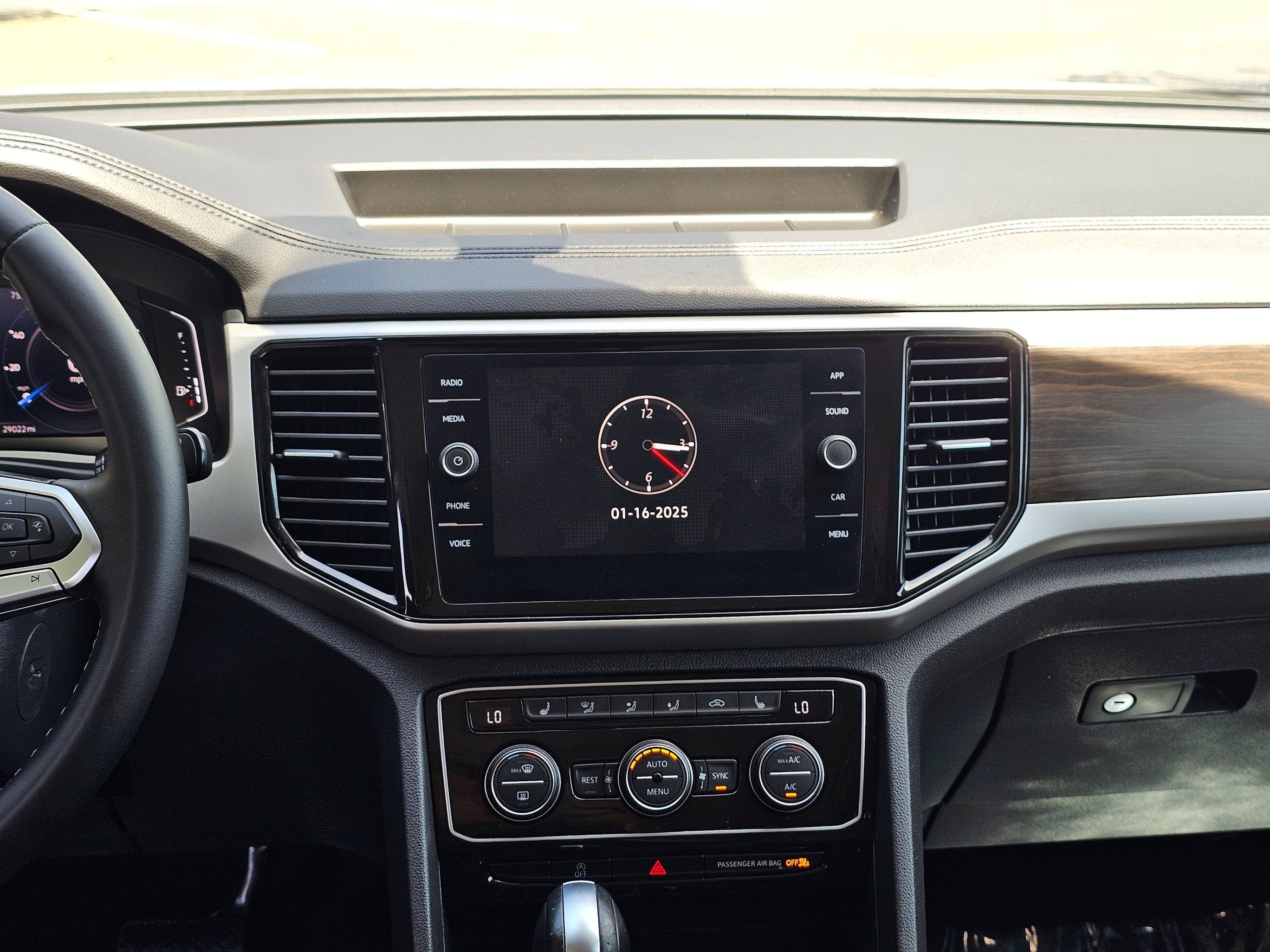 Used 2023 Volkswagen Atlas SE FWD image 23