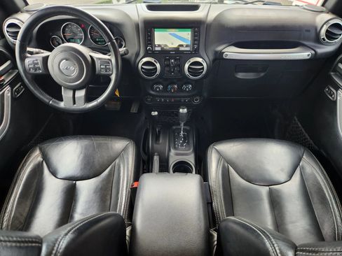 Used 2016 Jeep Wrangler Unlimited Sahara w/ Dual Top Group AWD/4WD image 2