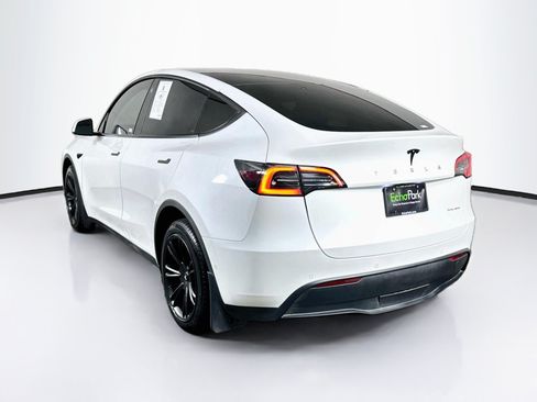 Used 2022 Tesla Model Y Long Range AWD/4WD image 5