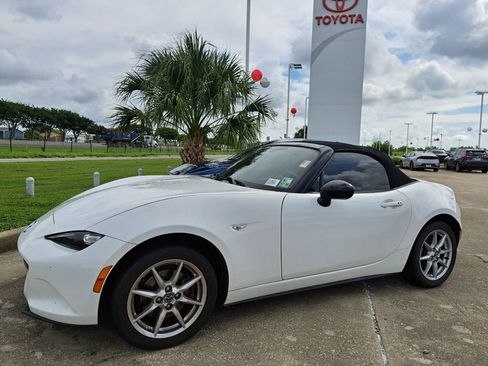 Used 2016 MAZDA MX-5 Miata Sport RWD image 9