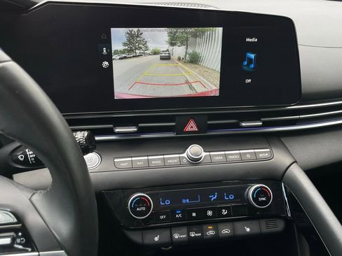 Used 2025 Hyundai Elantra SEL FWD image 17