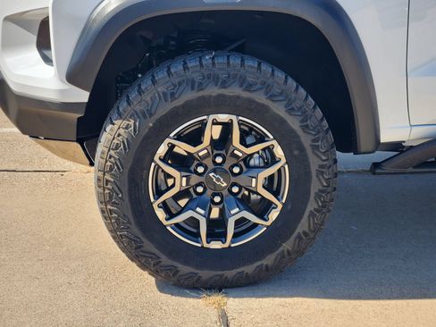 Used 2026 Chevrolet Colorado ZR2 AWD/4WD image 10