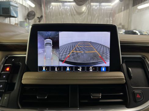 Used 2021 Chevrolet Tahoe Premier w/ Premium Package image 19