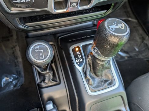 Used 2018 Jeep Wrangler Unlimited Sport S image 17