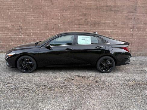 New 2026 Hyundai Elantra SEL Sport FWD image 2