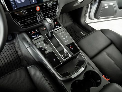 New 2026 Porsche Macan AWD/4WD image 18