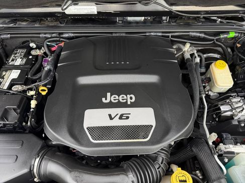 Used 2017 Jeep Wrangler Unlimited Sahara AWD/4WD image 20