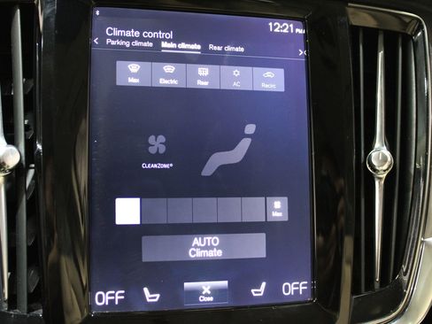 Used 2017 Volvo S90 T6 Momentum w/ Vision Package image 30