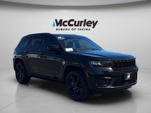 Used 2024 Jeep Grand Cherokee Altitude AWD/4WD image 7