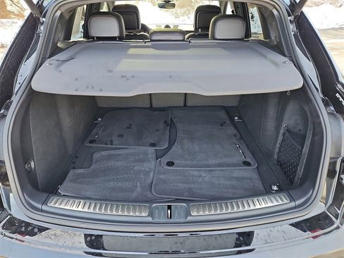 Certified 2025 Porsche Macan image 37