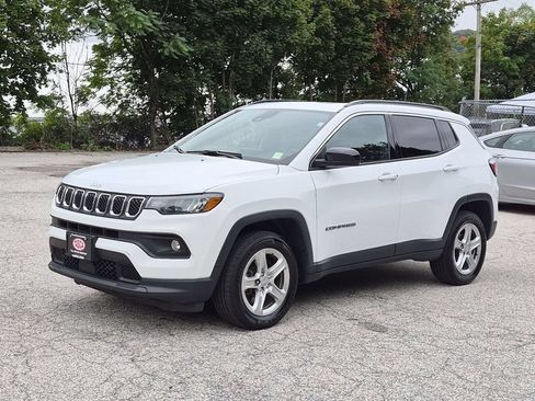 Used 2023 Jeep Compass Latitude w/ Sun and Sound Group AWD/4WD image 9