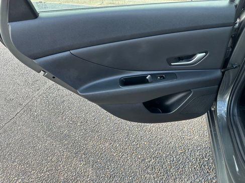 Used 2024 Hyundai Elantra Limited image 16