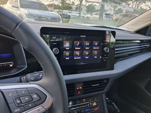 New 2026 Volkswagen Jetta SE FWD image 9