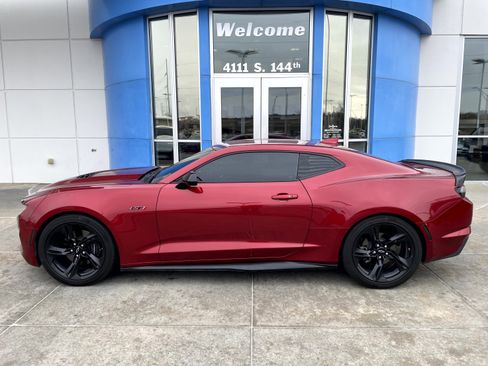 Used 2021 Chevrolet Camaro LT image 1