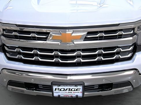 Used 2024 Chevrolet Silverado 1500 LTZ w/ LTZ Premium Package AWD/4WD image 16