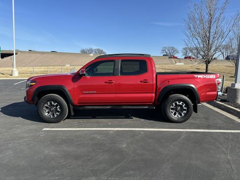 Used 2022 Toyota Tacoma TRD Off-Road image 7