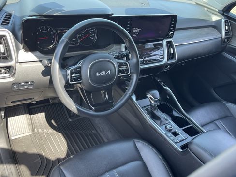 Certified 2023 Kia Sorento EX w/ Panoramic Sunroof Package FWD image 17