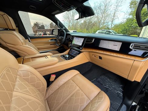 Used 2022 Jeep Grand Wagoneer Series III w/ Rear Seat Video Group 1 image 24