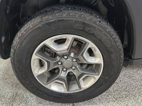 Used 2019 Jeep Cherokee Trailhawk w/ Cold Weather Group AWD/4WD image 11
