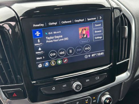 Used 2023 Chevrolet Traverse LT image 24