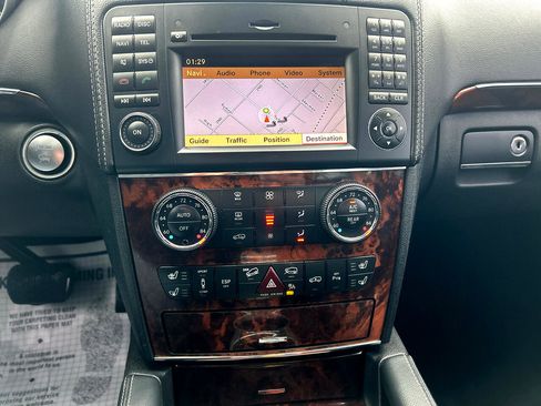 Used 2011 Mercedes-Benz GL 550 4MATIC image 20