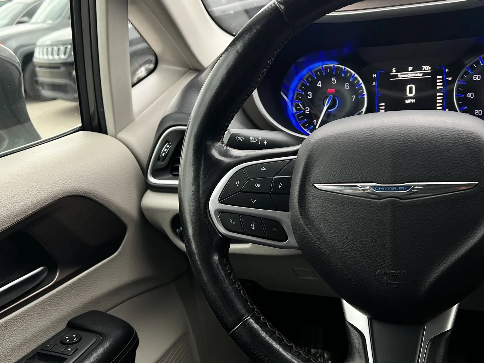 Used 2019 Chrysler Pacifica Touring-L FWD image 24