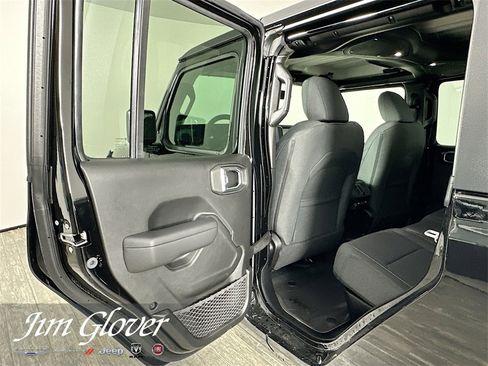 New 2025 Jeep Gladiator Sport image 17